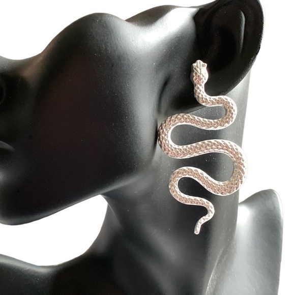 Snake Shaped Silver Tone Drop Pierced Earrings Textured - Picture 4 of 4